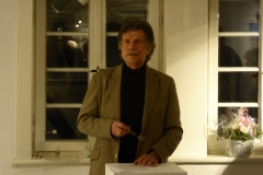 Albrecht Thomas, Vorsitzender des Kunstverein Siegen, würdigte die Künstlerin und ihre „Wasser-Werke“.